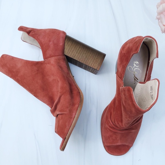 leena peep toe bootie